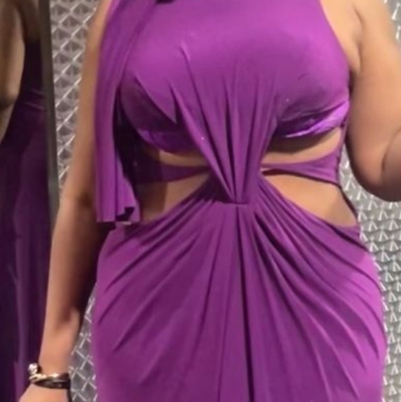 ASPEED Gown - Picture 13 of 14